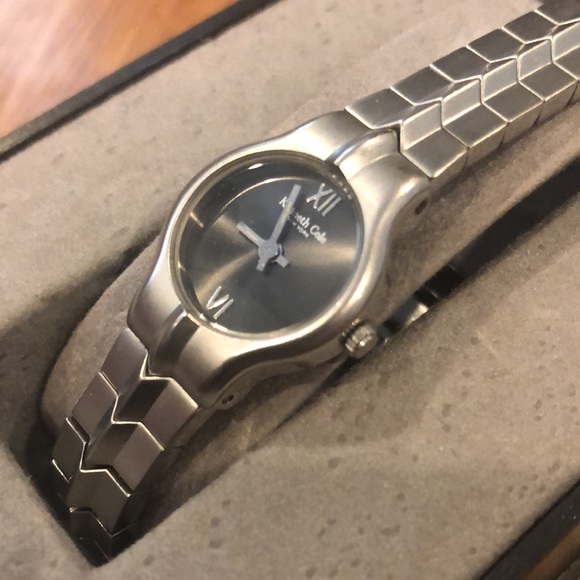 Kenneth Cole women’s watch. - Picture 2 of 5